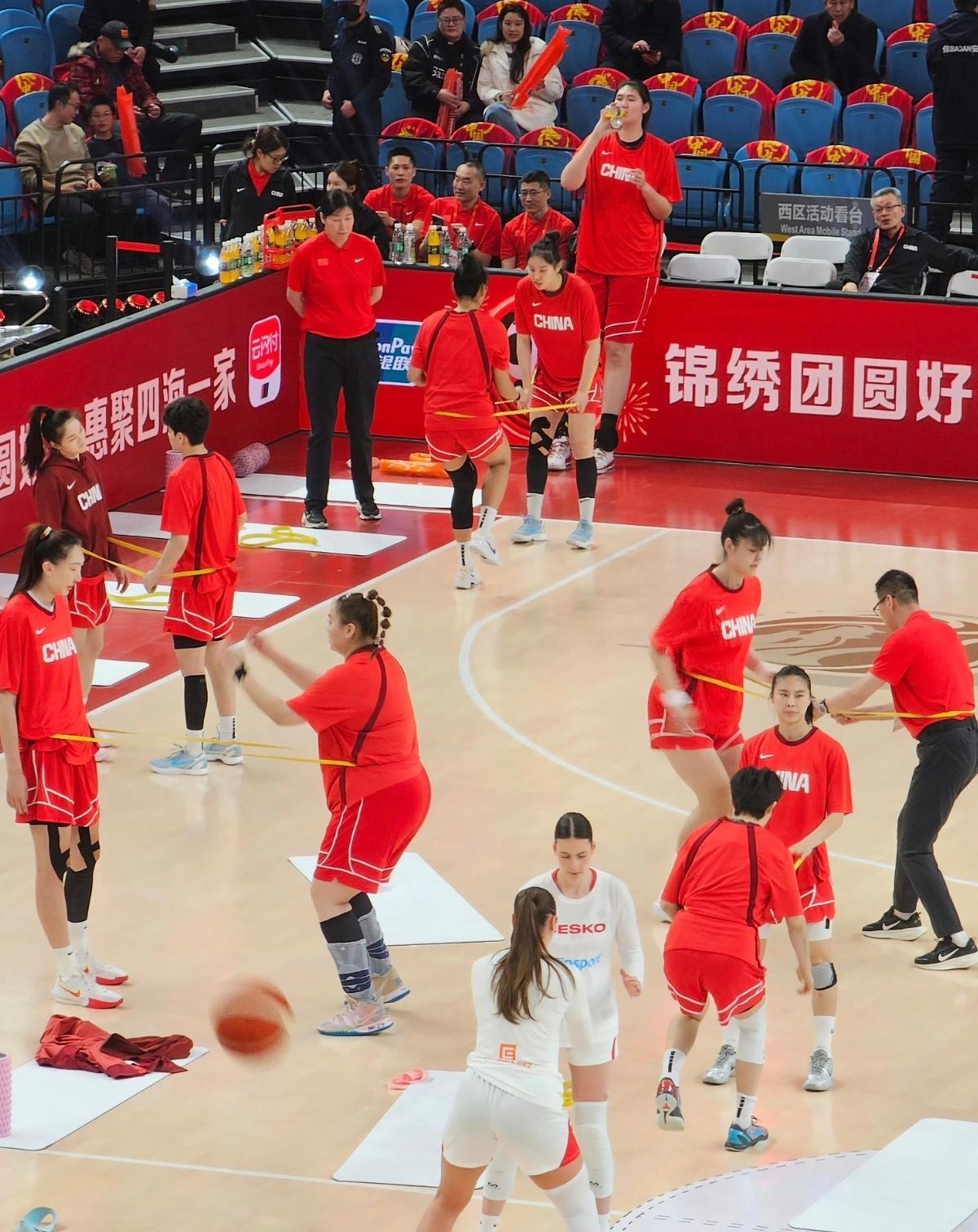 韩旭，李月汝两位中锋已经回到国家队报到，今天晚上，中国女篮和捷克的热身赛，两人都