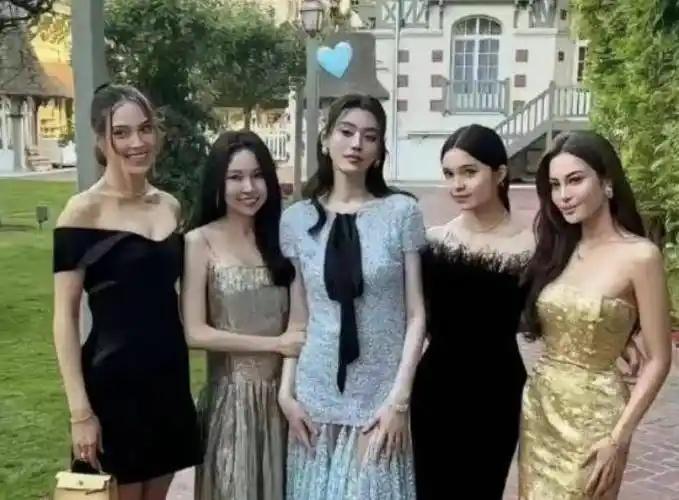 奚梦瑶大婚，昔日超模姐妹刘雯何穗等集体缺席，伴娘团换成了赌王千金何超欣、奥运冠军