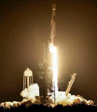 如果不加以约束的话，马斯克的“星链卫星”早晚会成为一个大问题！
 
太空看着辽阔