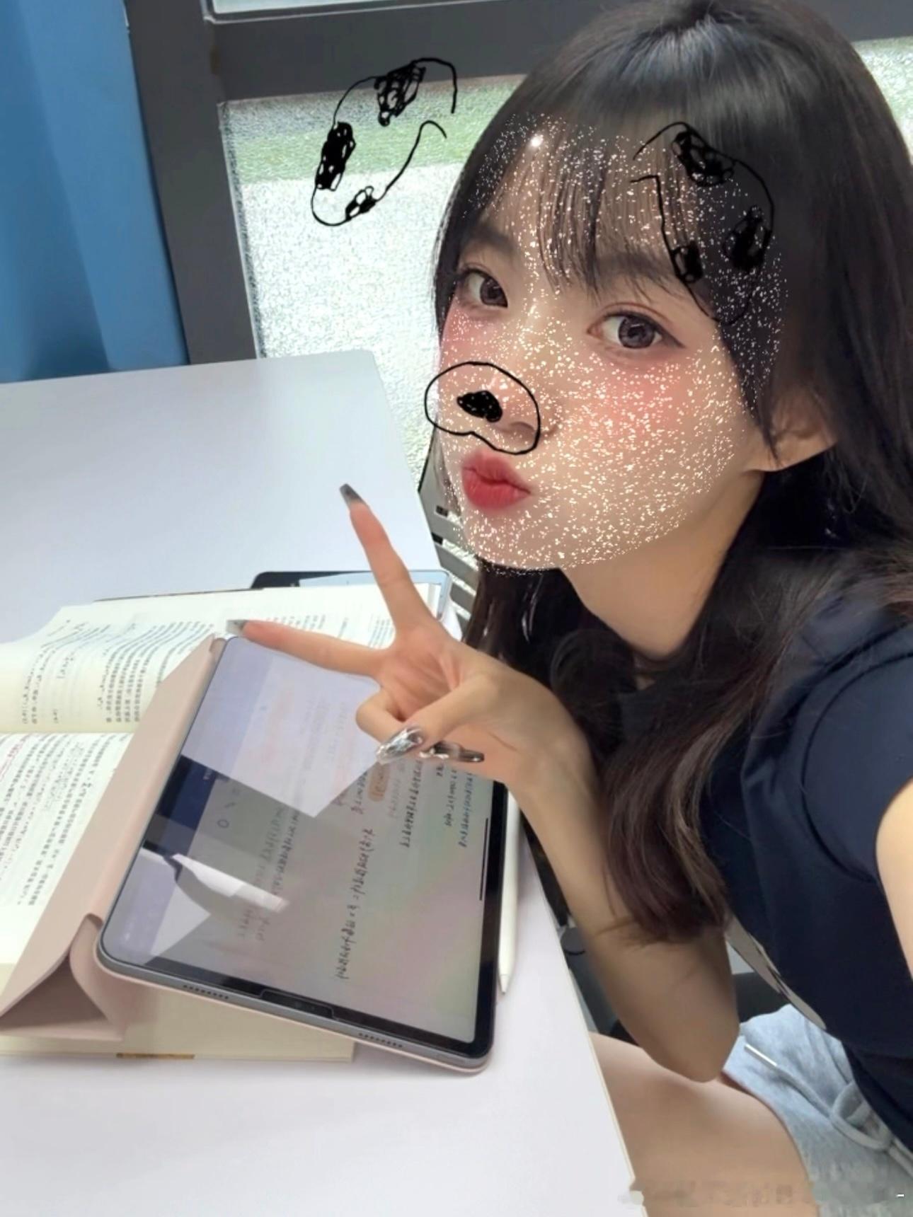 //一学习就想自拍lelabo41我超爱 室内17也好闻 居然没货要邮寄可恶！！