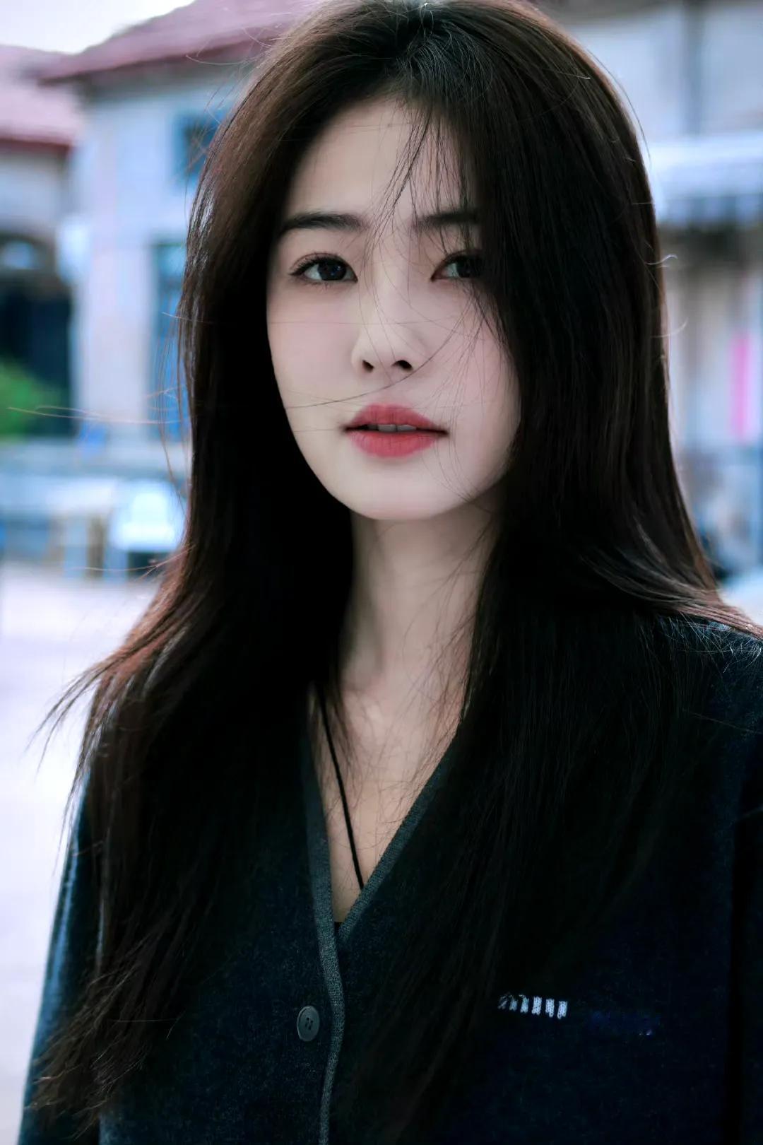 接收来自鹿鹿子的最新明信片，「白鹿拍了拍你，并送上新鲜的初秋碎片🍍🧩」
今天