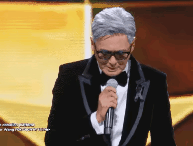 你可以质疑老戏骨的人品，但是不能怀疑他的演技！周润发这波操作，牛！

11月28