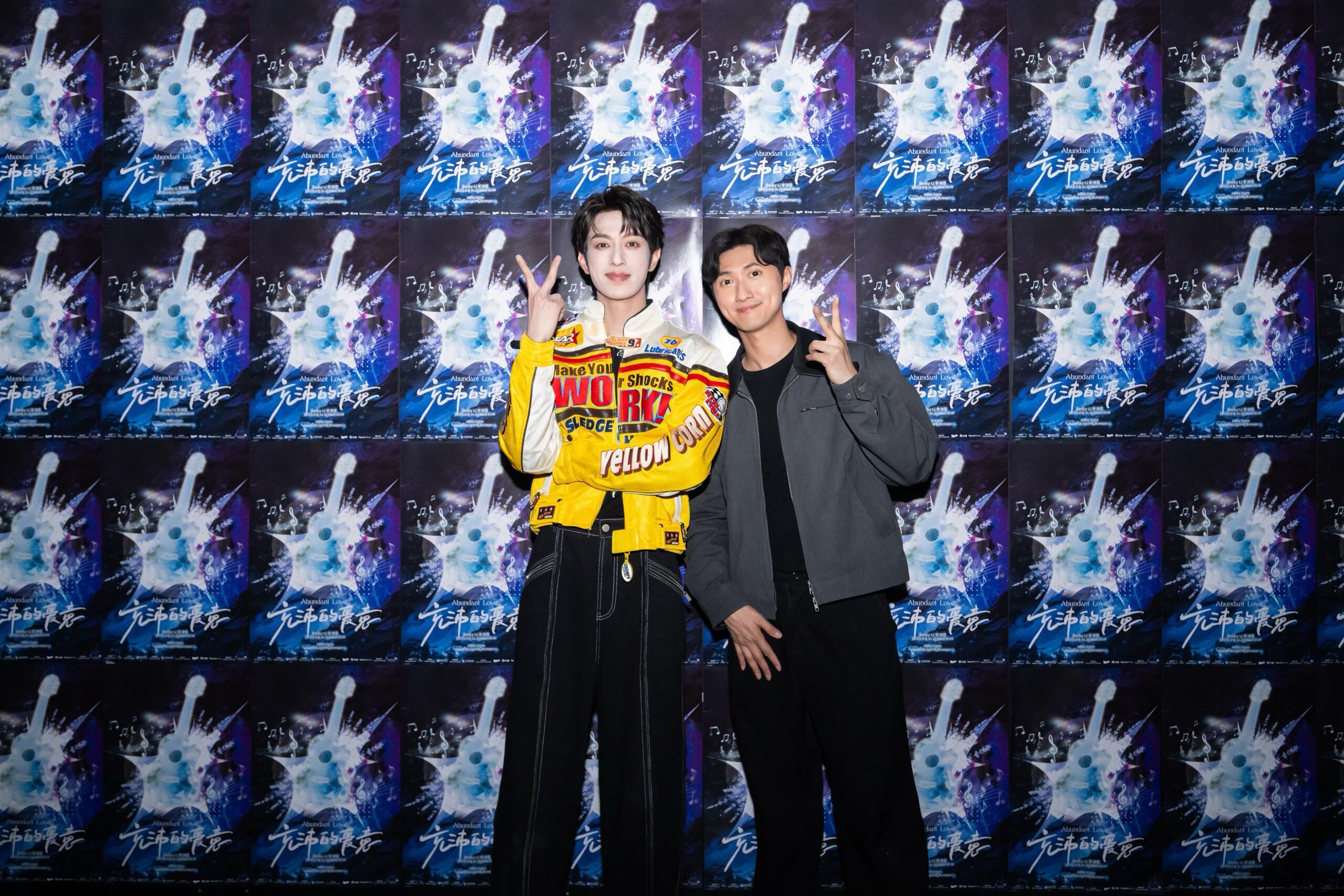 捡一张生日会主持人和霖霖的合照李沛恩 ​​​