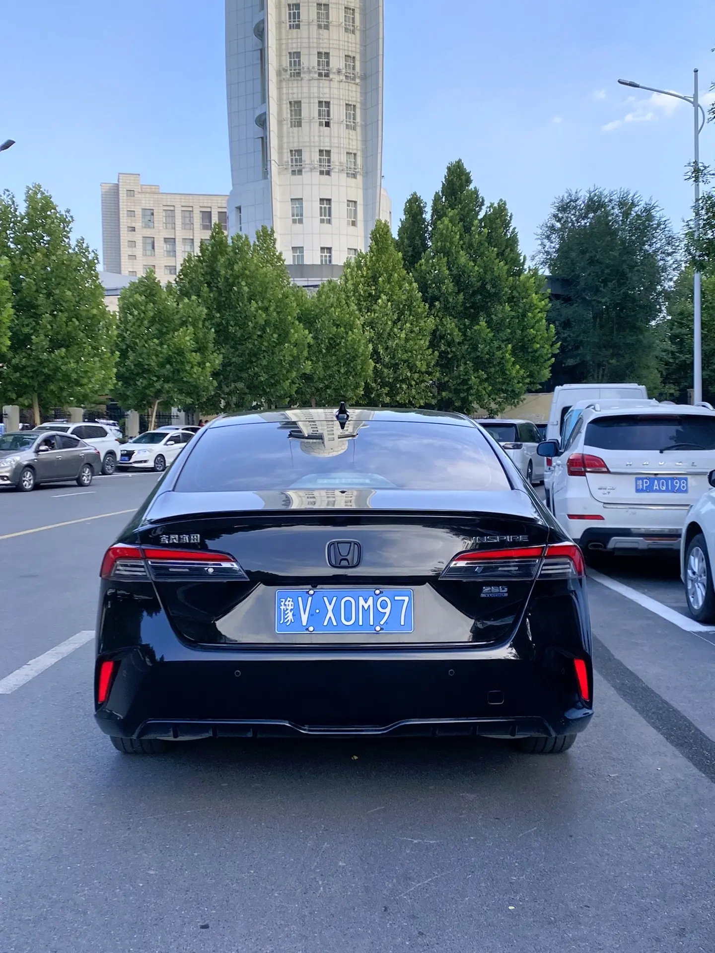 不是说英仕派很省油吗？为什么我加满一箱油只能跑五百多公里啊 你们的油耗多少？