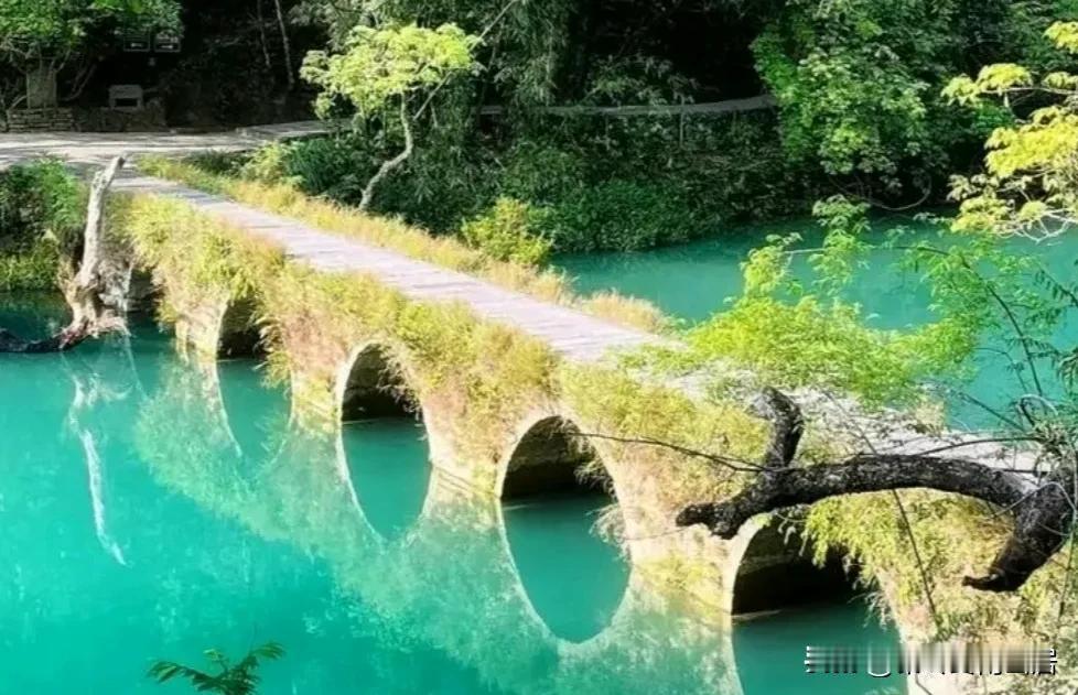 本周末计划开启暑期自驾旅游行程。西安-重庆-贵州-湖南-湖北自驾游大概线路如下: