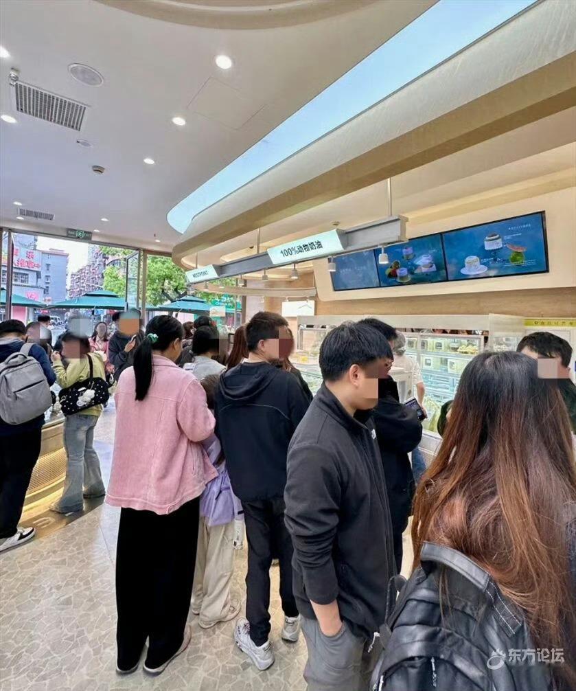 来宁波的新店开业都会排长队能坚持多久呢 ❓天一广场的又一家新店开业，依旧是大排队