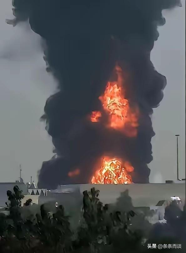 迪拜完了，机场被炸成这样。40年的建设14天结束。迪拜这次真的遭了殃，几十年的安