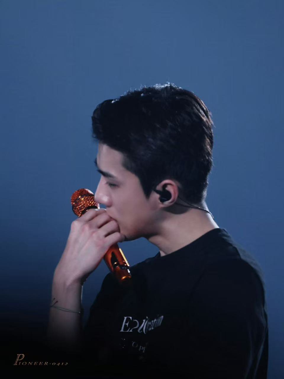 30岁是男爱豆无法跨越的坎吗甭管韩娱内娱，过三爱豆照样发光，有人坚守舞台有人转型