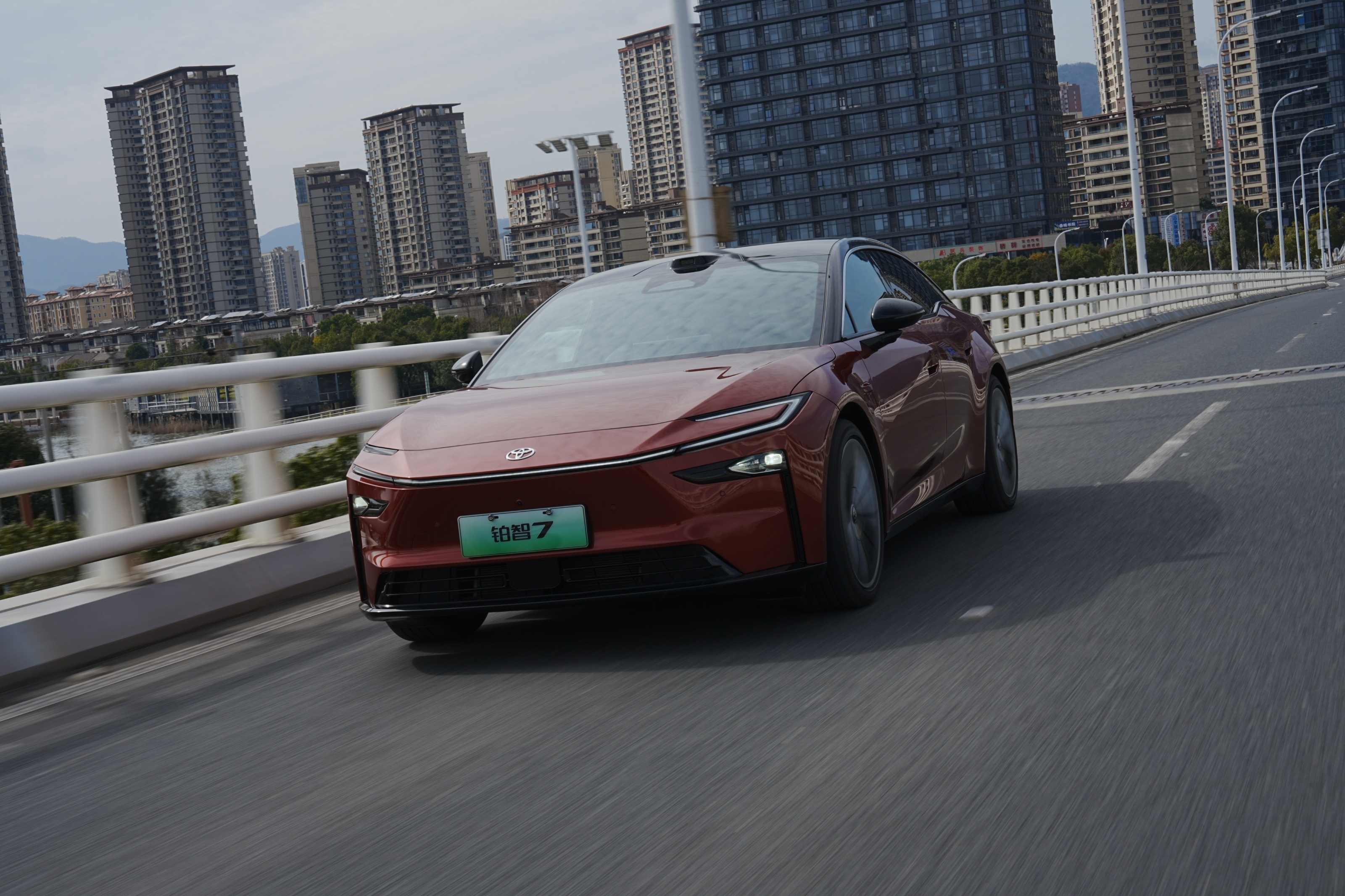 【媒体首测丰田铂智7动态表现】铂智7开始首轮媒体试驾了，不少消费者也在期望这辆车