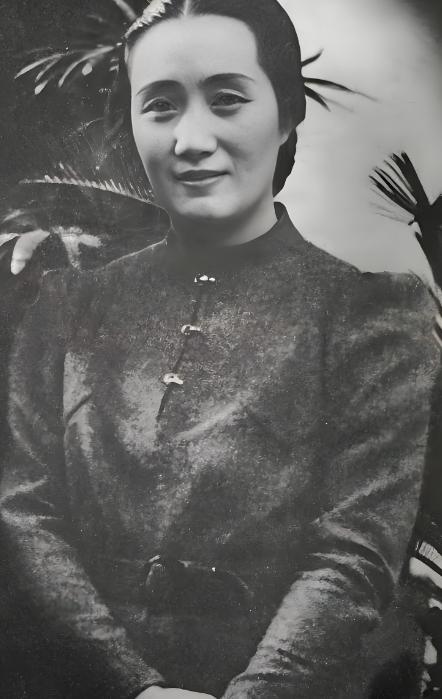 民国奇女子、锦江饭店的创始人董竹君写过一本自传叫《我的一个世纪》，网上流传董竹君