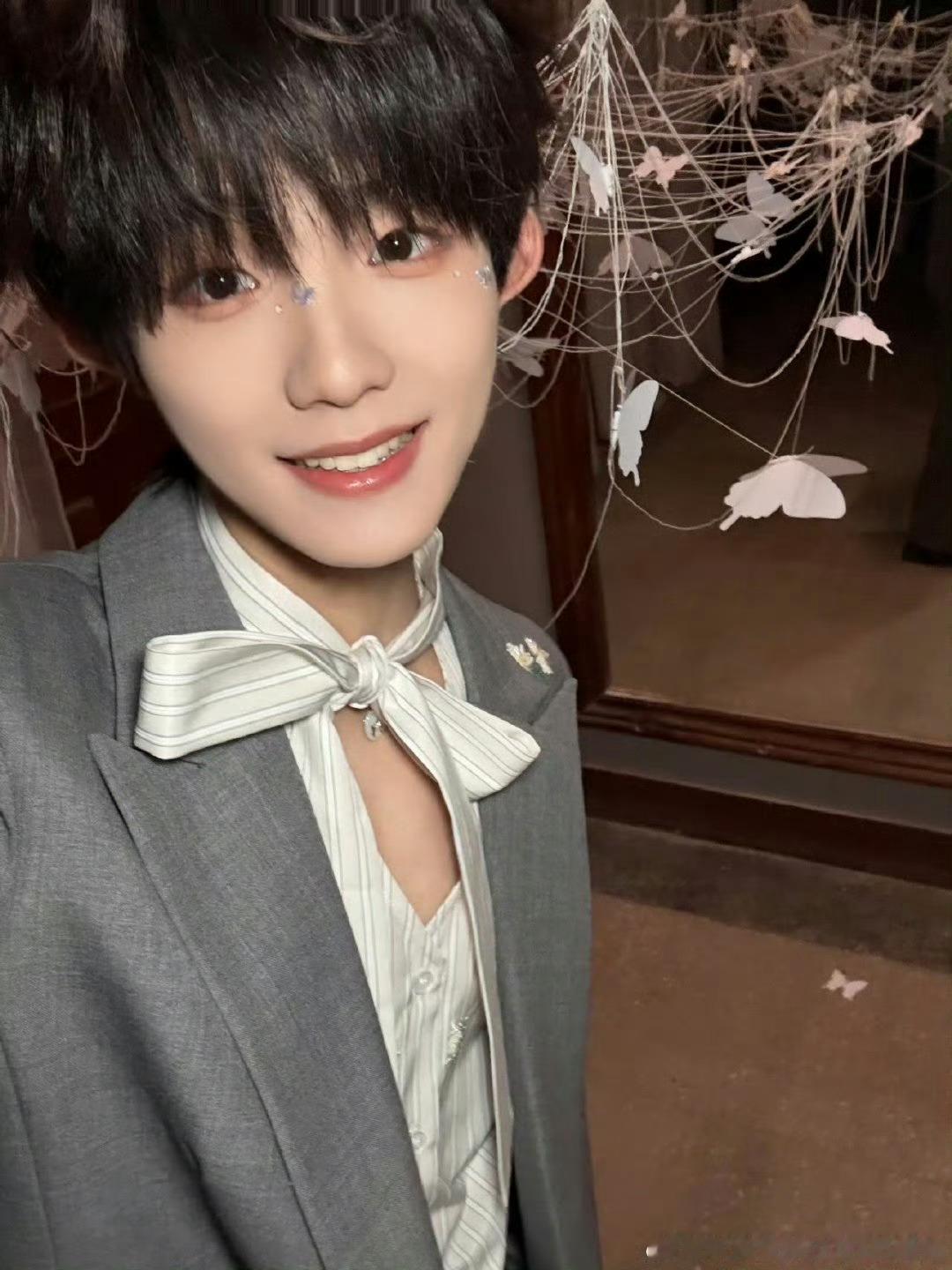 苏新皓彩排空降互动苏新皓空降彩排啦，“我现在特别特别特别想快进到明天！好想快点见