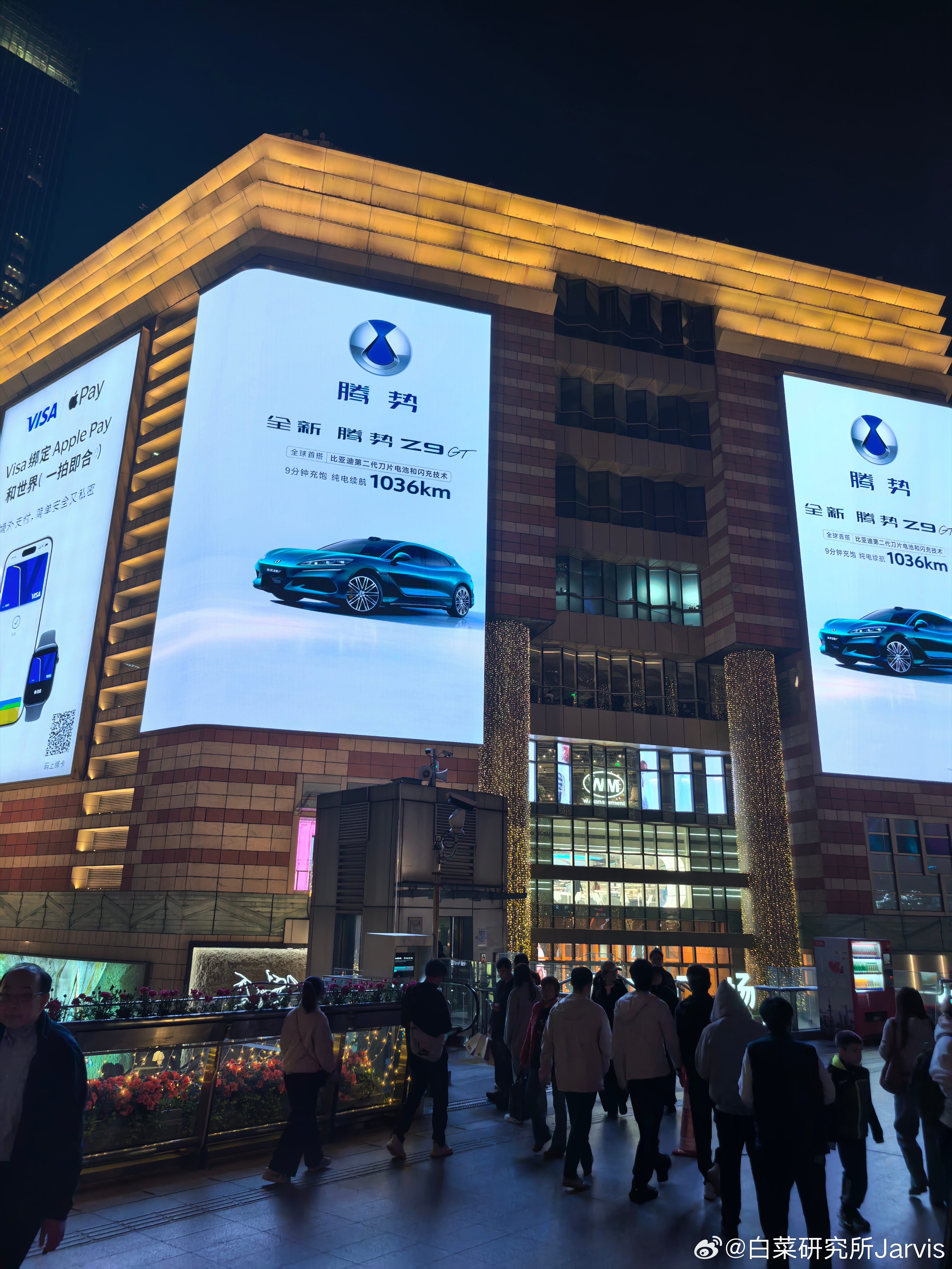 可以的，东方明珠旁边也上了腾势和方程豹的广告位了，这次没畸变 上海·陆家嘴天桥