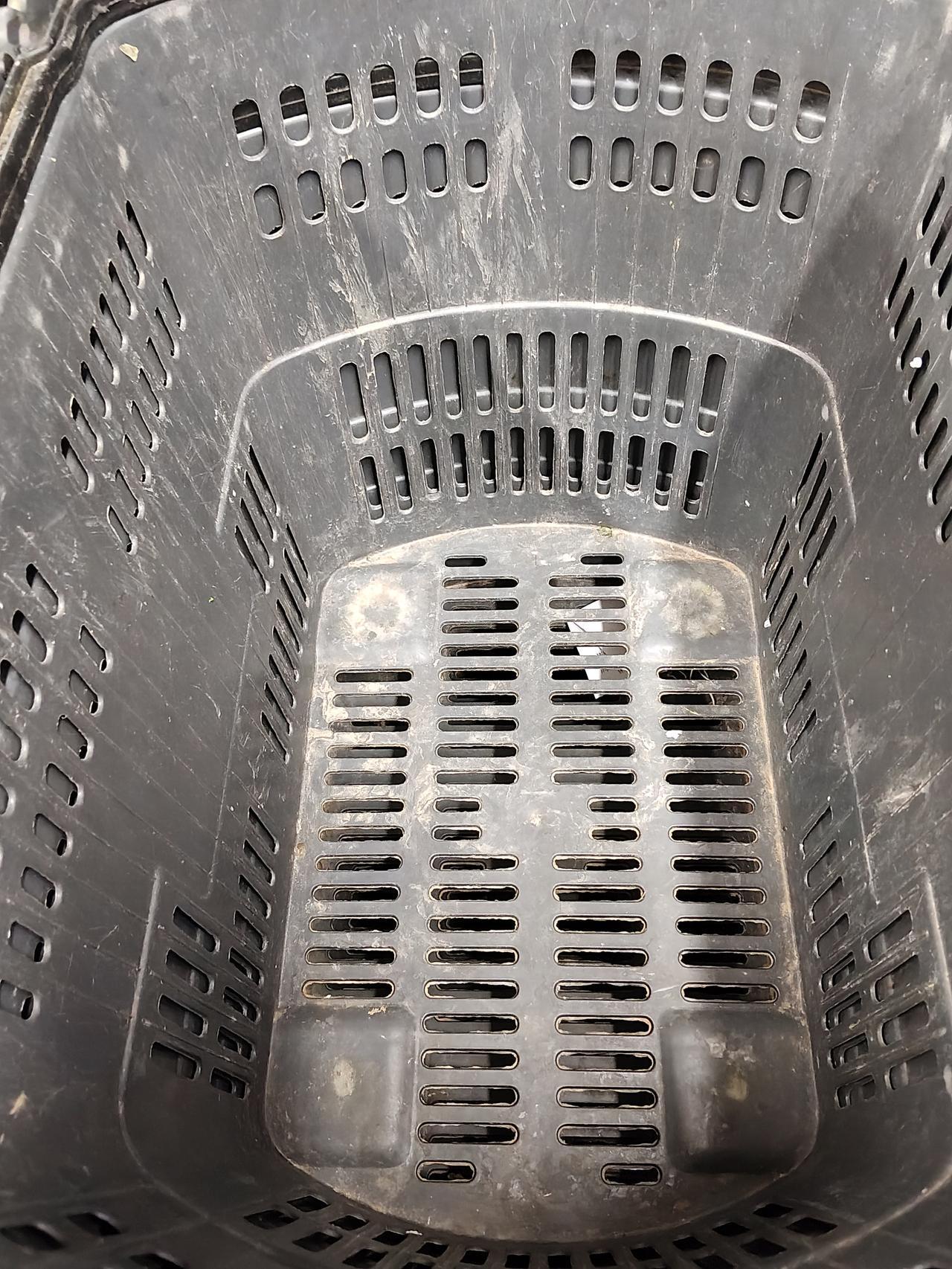 超市里的购物筐
常去的家附近一家超市，蔬菜水果新鲜价格实惠，去年开张以后，一直是