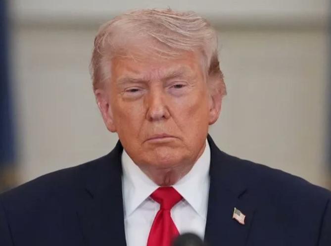 美国主动喊话中国，

当地时间4月17日，特朗普公开表示：出访中国期间将会是特别