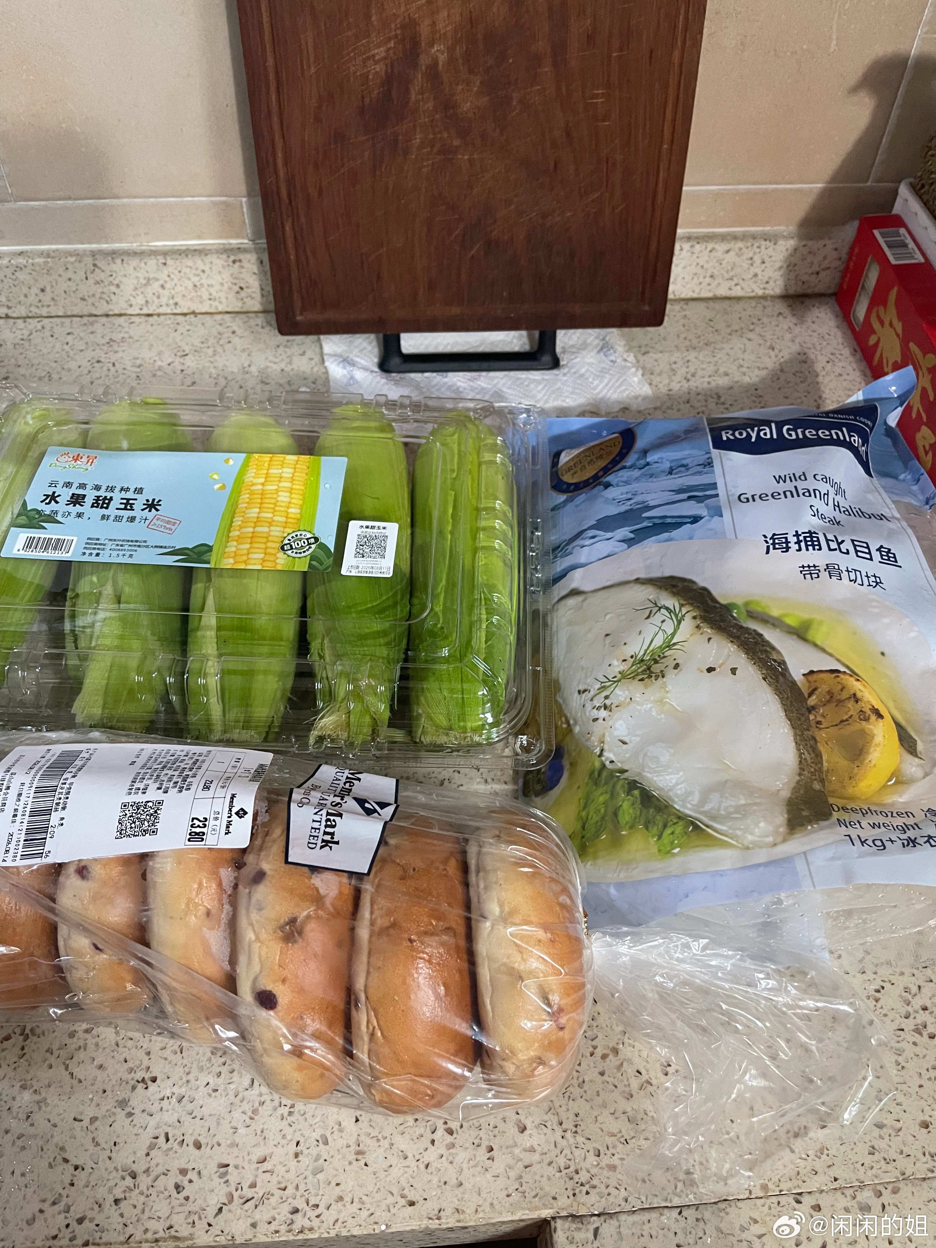 刚送来的的山姆极速达。加上一箱矿泉水，四样东西218元。来自格陵兰岛的比目鱼块1