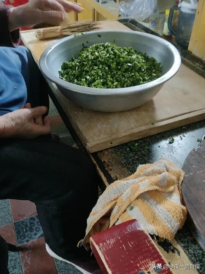 老人老年痴呆，为啥儿子女儿都不认识，却偏偏认识孙子和孙女？
我二妹夫的母亲是去年