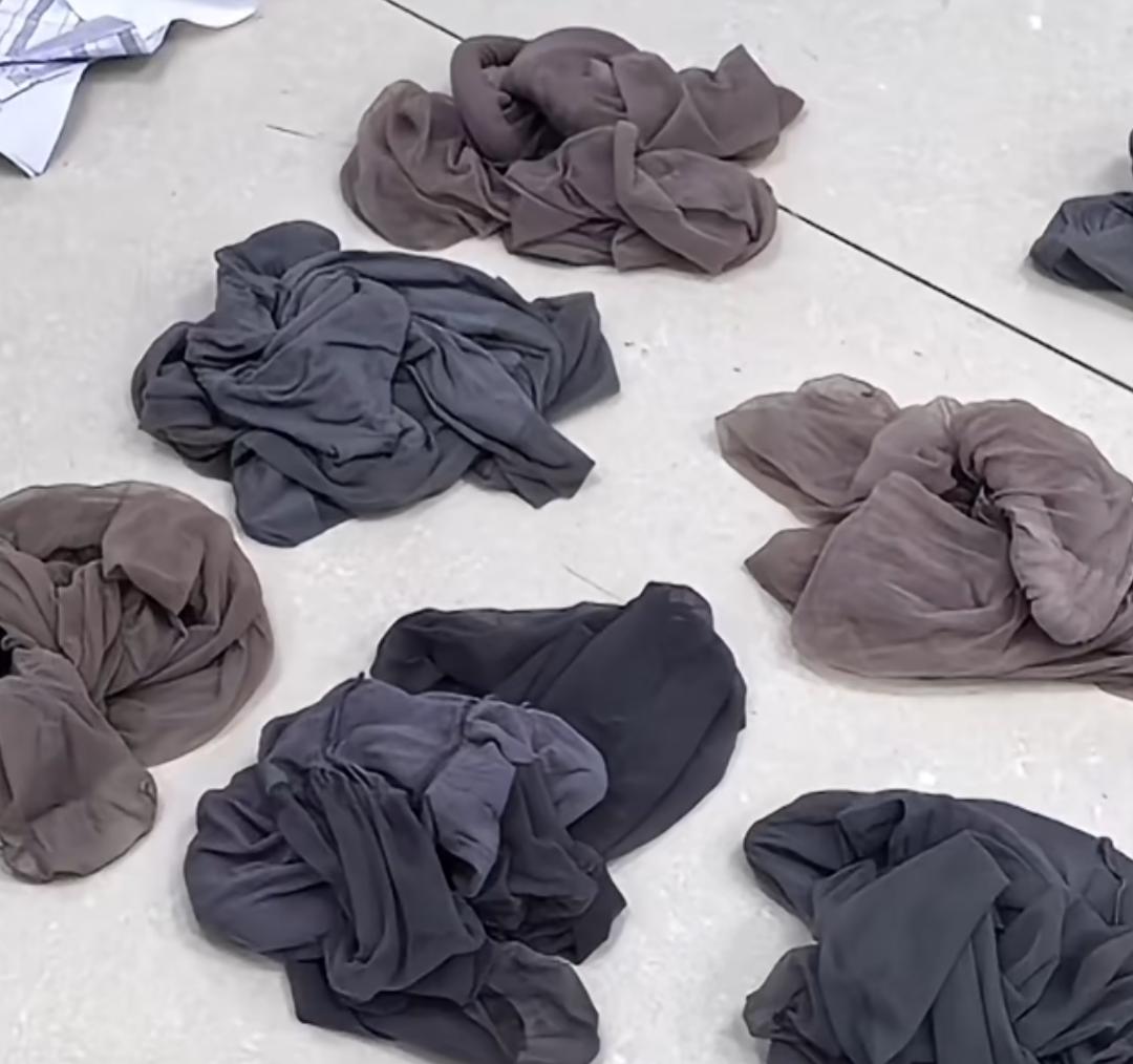 男子入驻机场酒店捡丝袜，
并称都是空姐穿过的[尬笑][尬笑]