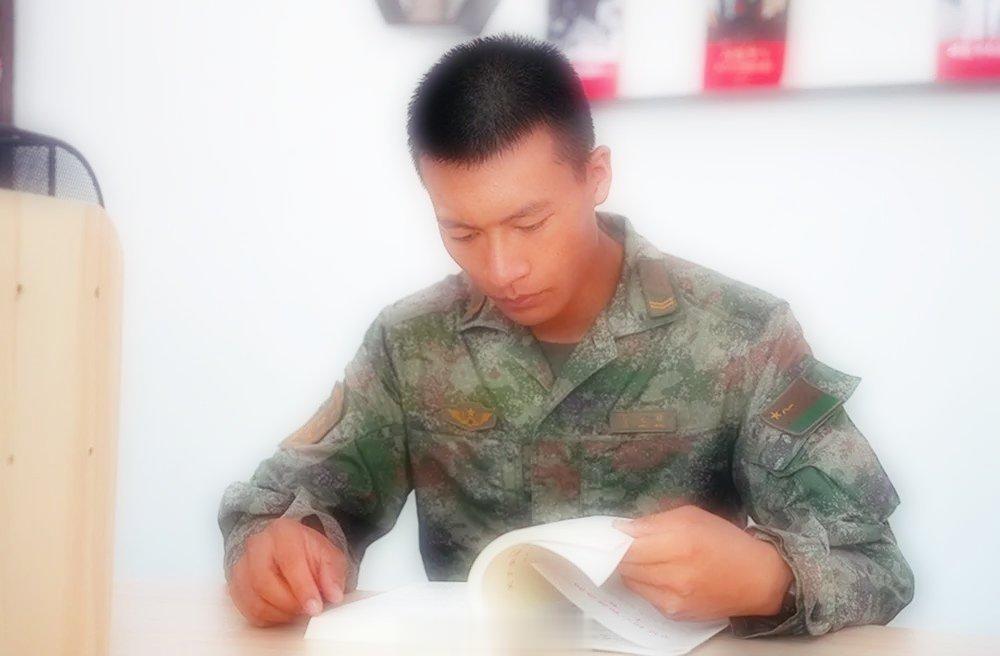 #军营晚点名# #人民前线# 梦想不会辜负每一个努力的人！晚安[冲刺] ​​​