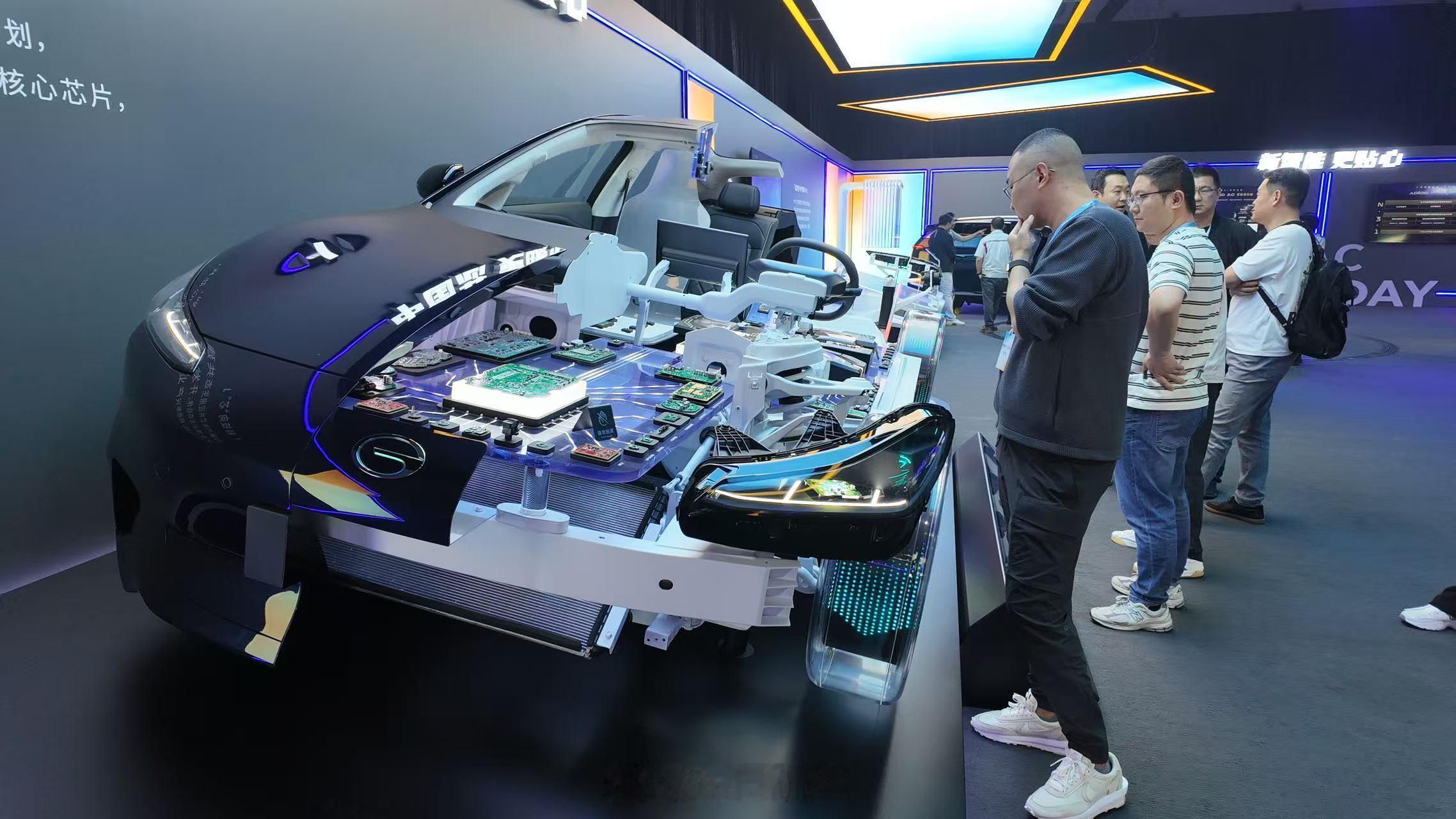 新混动 新车身 新智能 新架构 中国芯广汽五大领域核心技术全面进阶从技术驱动迈向