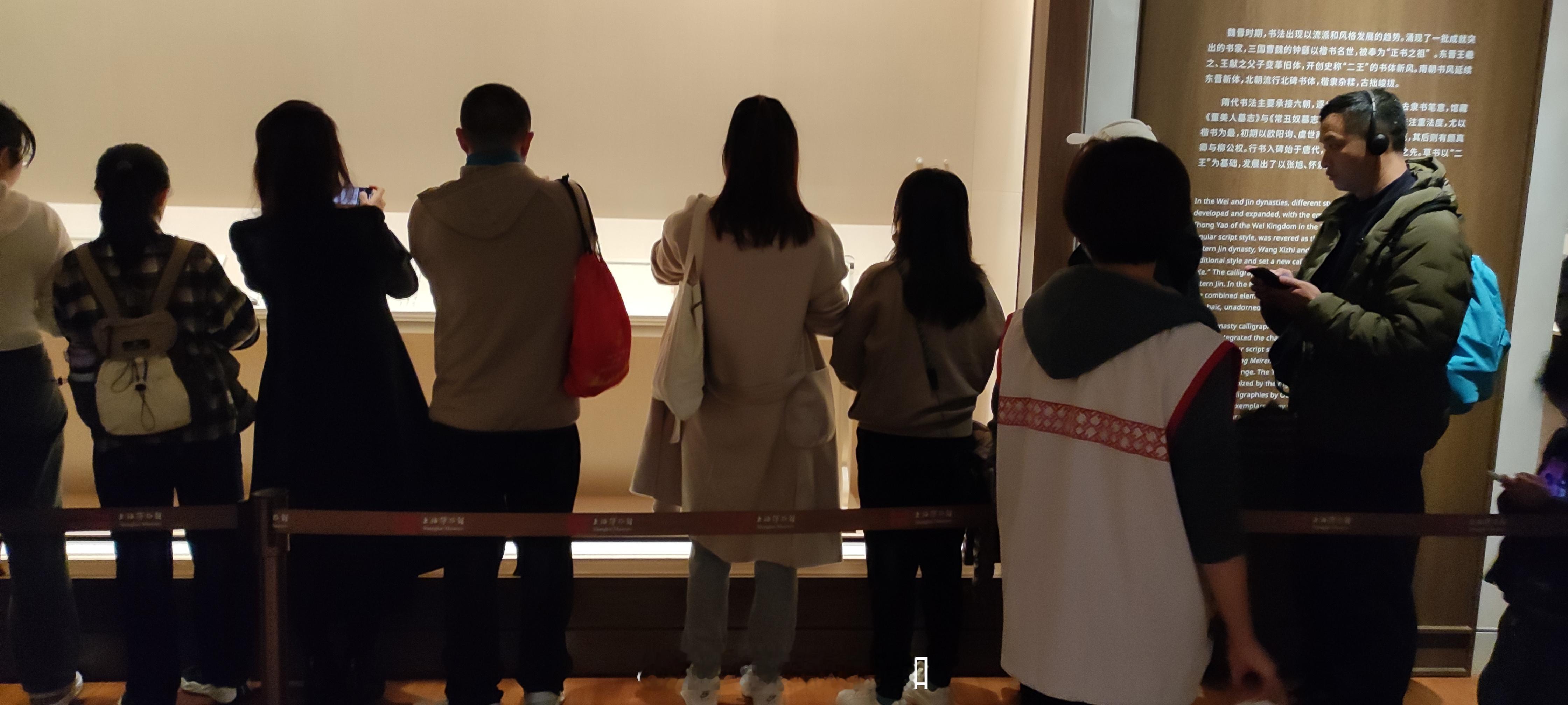 继续上海博物馆东馆。进入书法、绘画两馆体验就差了很多，各种扎堆开始，估计是有网红