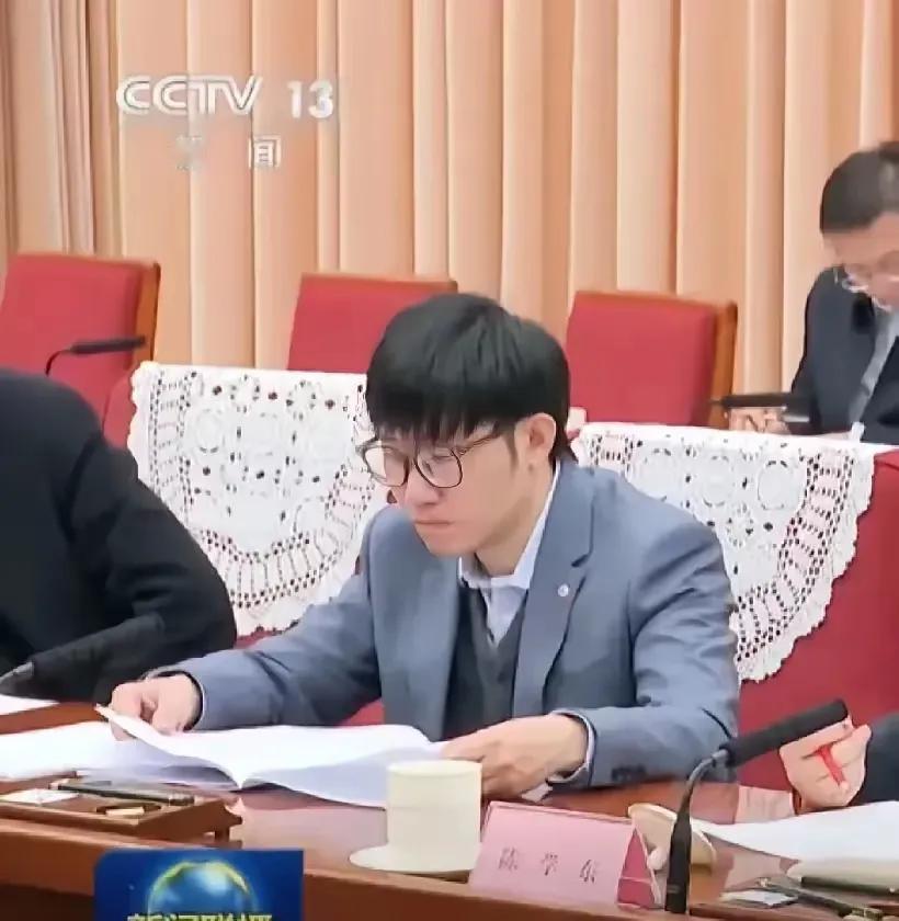 震惊全球！
deepseek发言人竟说他们的团队都是年轻人，没有引进国外技术，让