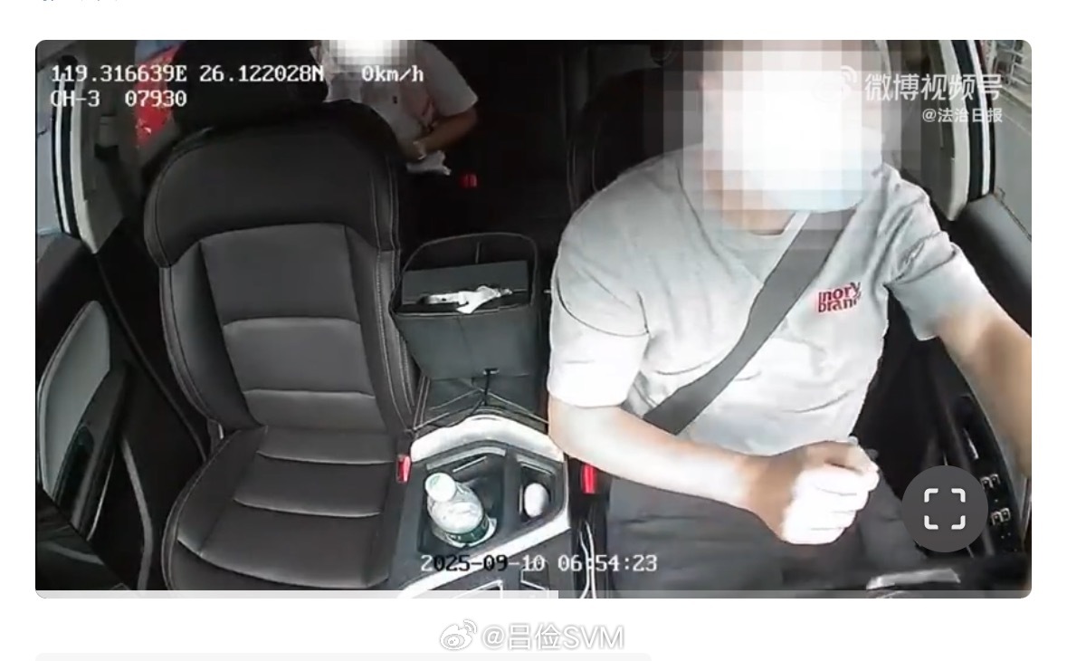 这件事我感觉司机和乘客其实都挺无奈的。司机急刹，按他的说法是为了躲避前方行人，从