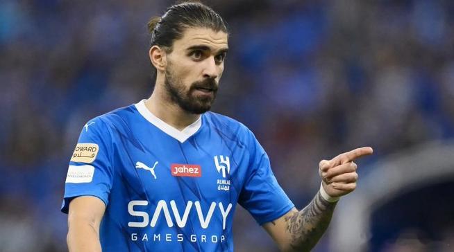 据记者Ekrem KONUR报道，皇家马德里加入到葡萄牙国脚鲁本·内维斯的争夺战