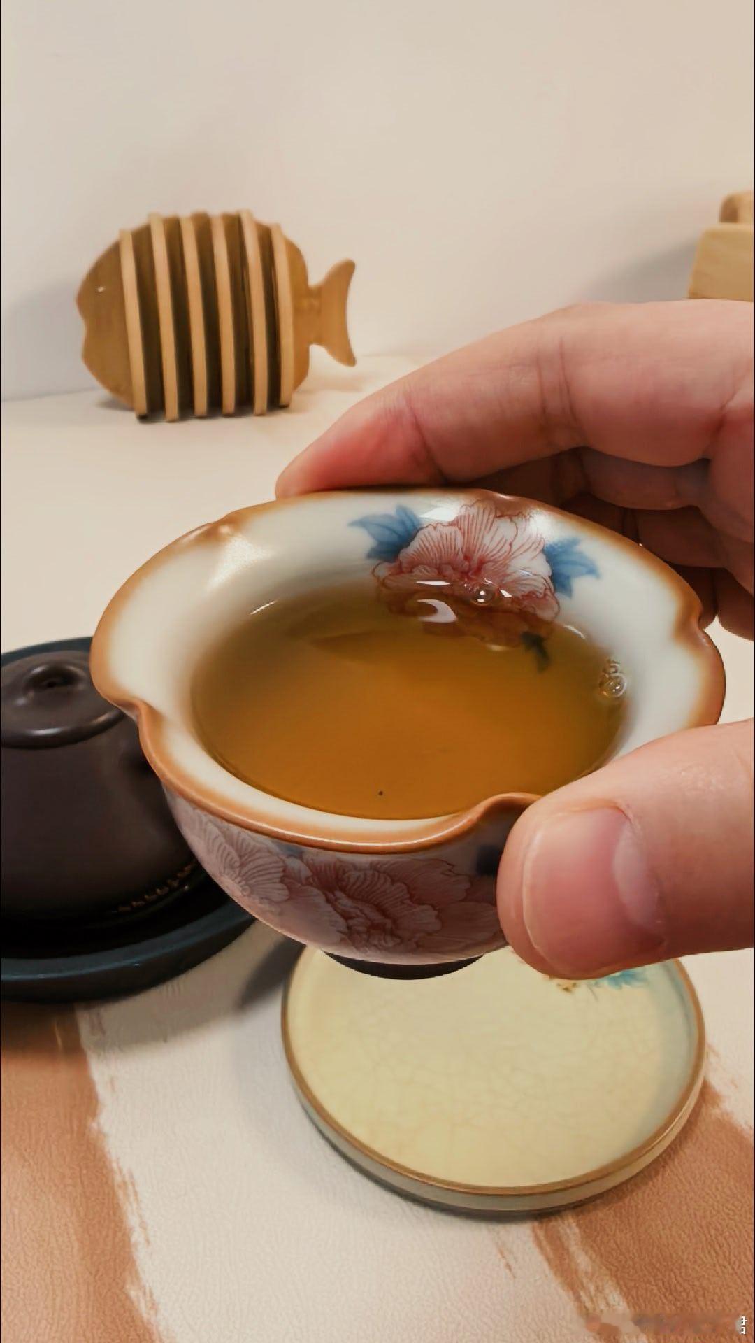 一瓯清茗，消解俗世慌张。 