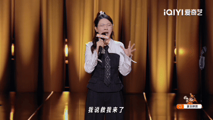 看嘻哈这段又好气又好笑！制止插队没帮手，被倒打一耙后rap"行得正"，结果被禁止
