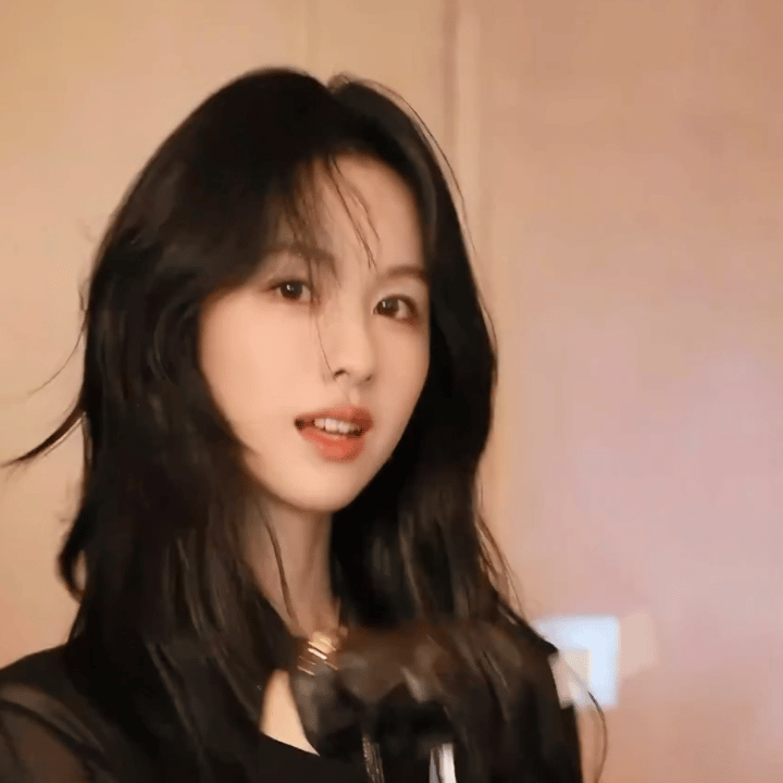 陈都灵[超话]  陈都灵一秒代入晋江女主 她是那抹夕阳下的倩影, 惊艳了时光, 