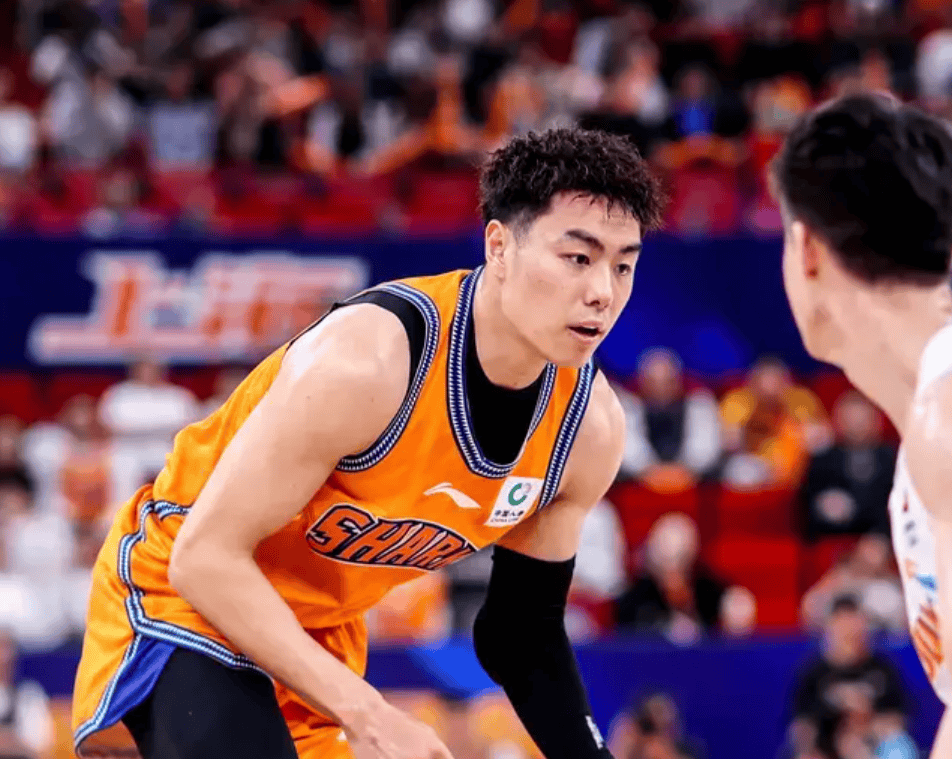 神射手！李添荣今日三分4中4，本赛季三分命中率高达60.9%