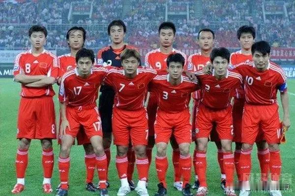 中国足球篮球当前进入低迷期，目前看篮协足协也没有什么好的对策。我想还是海选吧，1