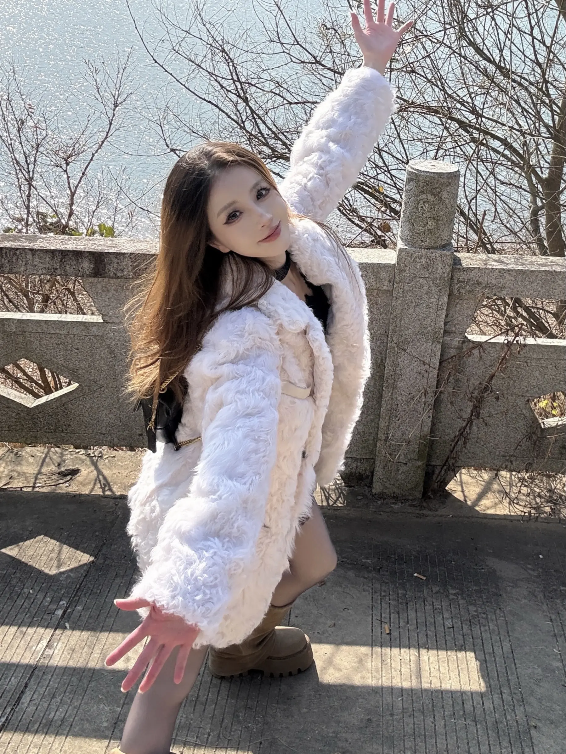 愿财神知我意 大风吹来人民币