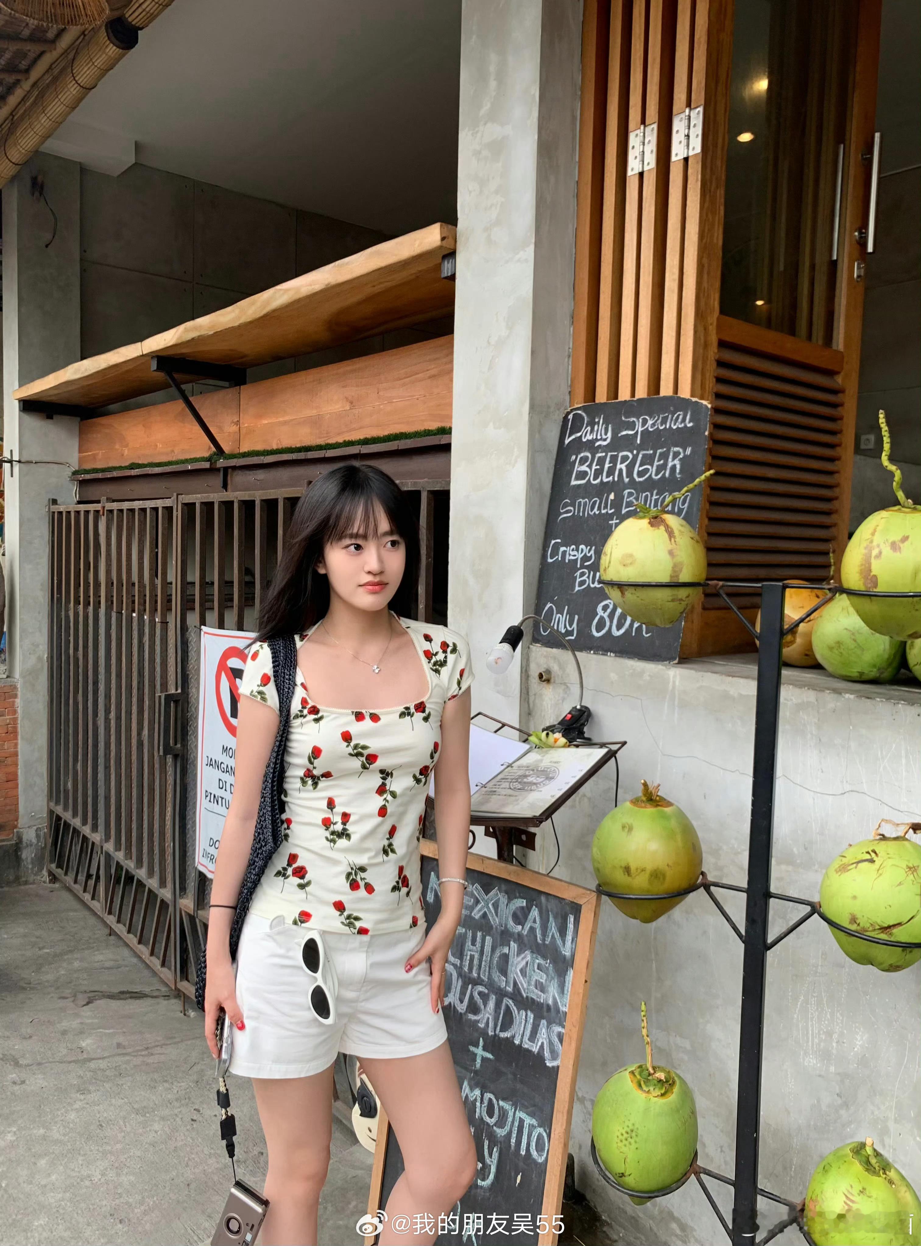 哥哥不仅游戏打得好，找女朋友这方面也算是业界楷模了！[doge][doge]好美