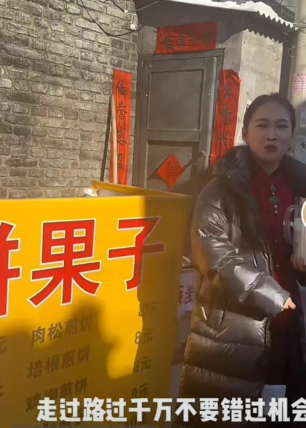 东方甄选YoYo有新业务啦[爱慕]做煎饼果子啦，第一次做，还是挺忐忑的

网友也