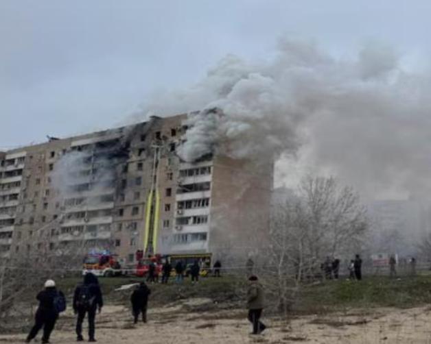 仗没法打了，俄军在扎波罗热兜头洒下数千公斤弹药，连炸85栋建筑
乌克兰这仗，是越