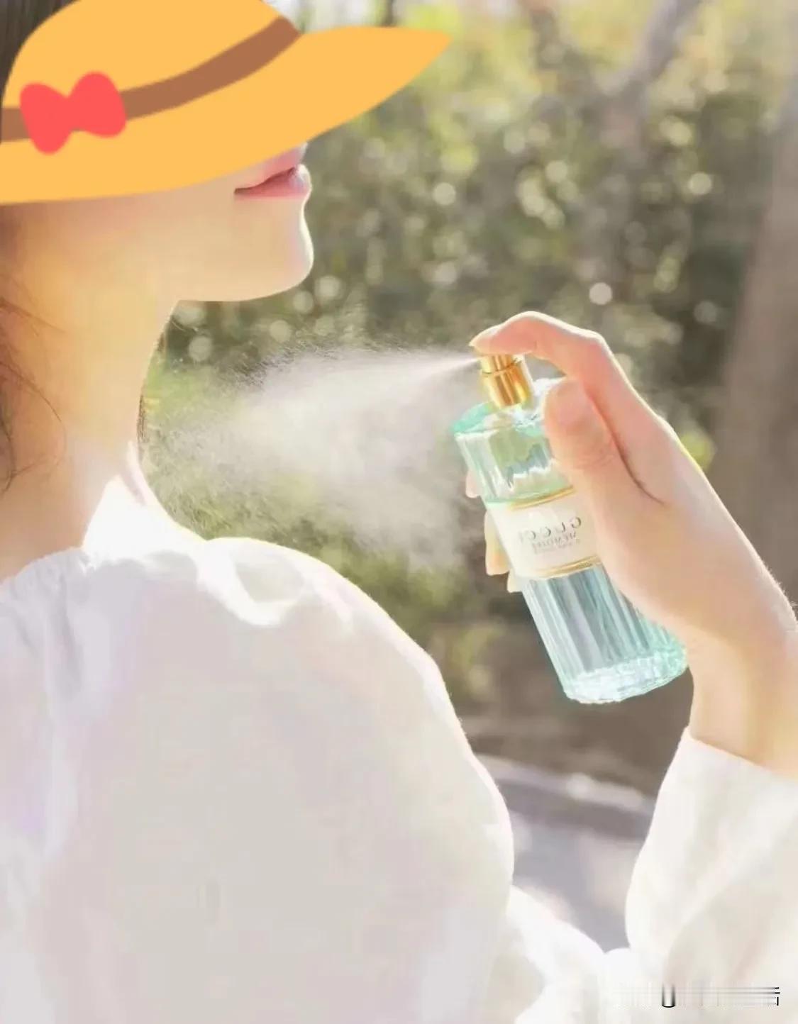 下午买完菜回家，在楼底下看见一个时髦女的背影，背着小包穿着高跟鞋走在我的前面，巧