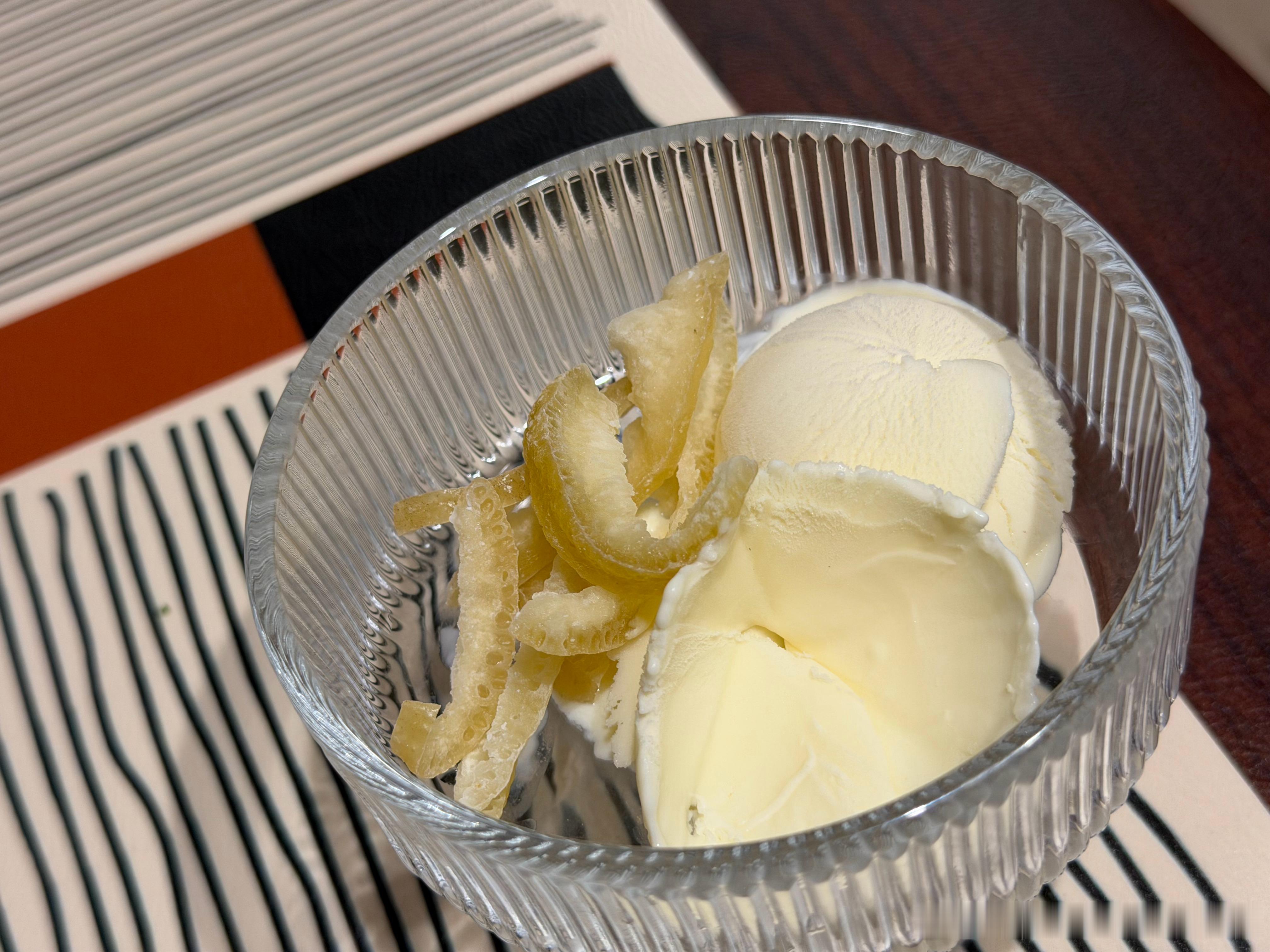 如果给日本高知柚gelato配上黄金柚条的话。柚子味会更浓。 