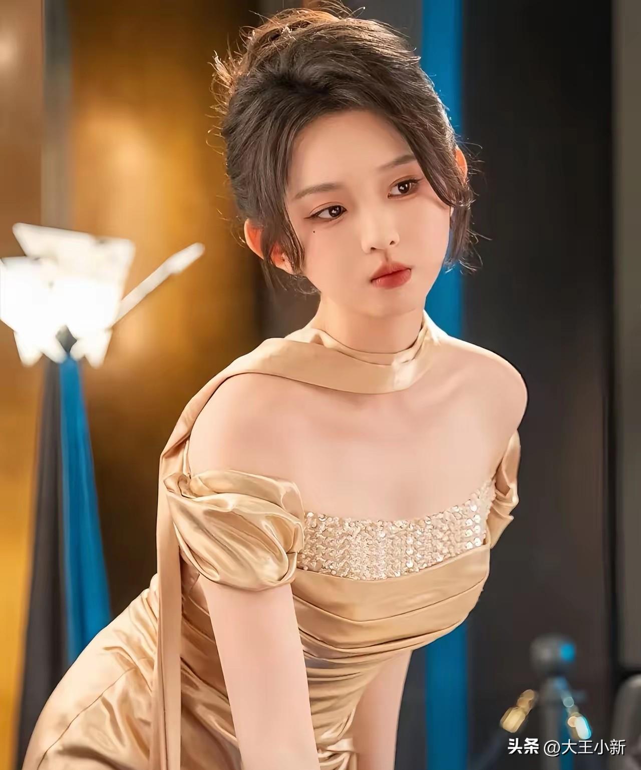 发现一个有意思的事
只要是李柯以演的短剧
无论男主是帅不帅，她都能把对方带火，合