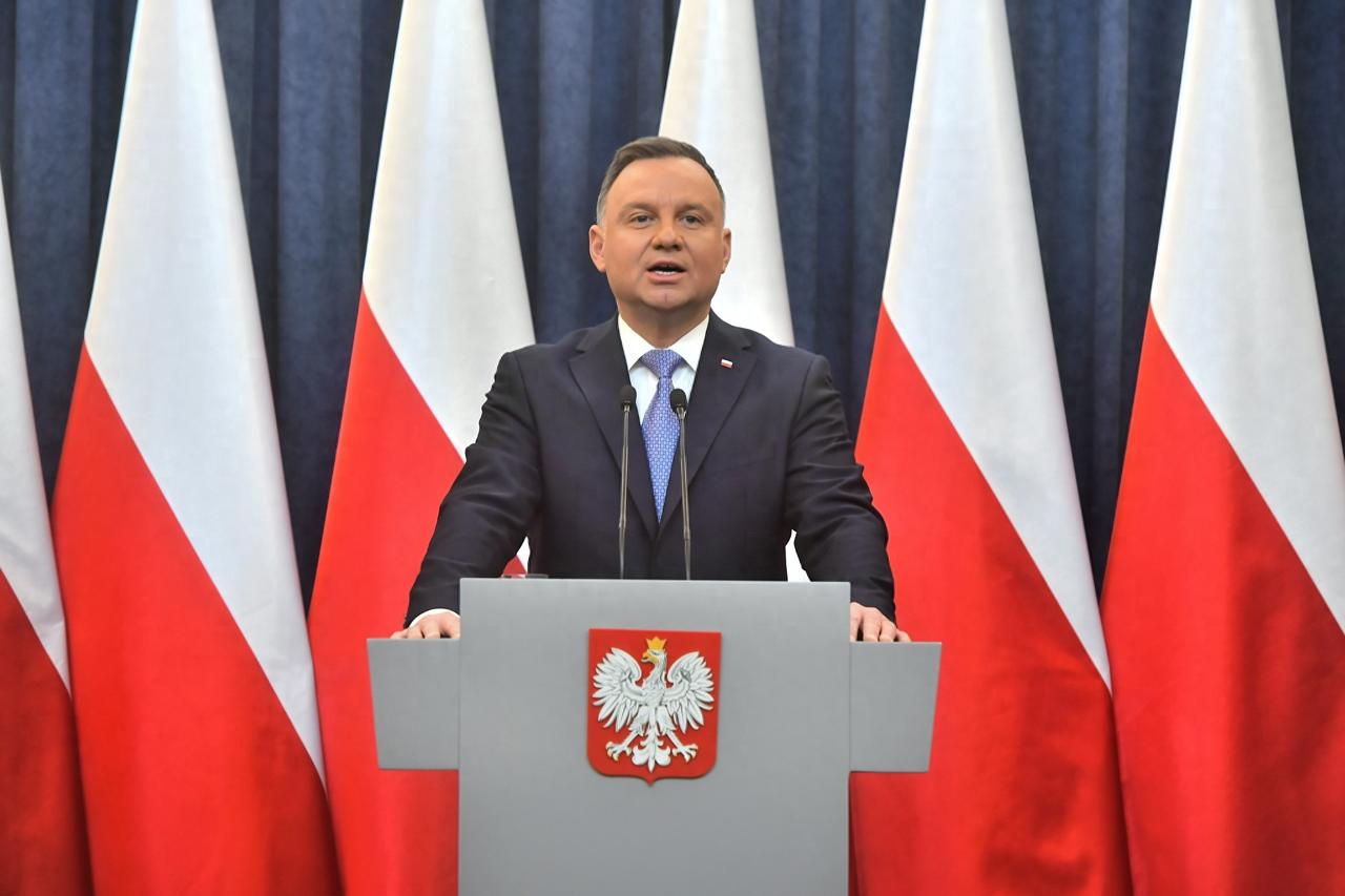 40万大军威胁对俄开战？话锋突转，波兰总统怒斥：乌克兰不懂感恩。

这两天东欧的