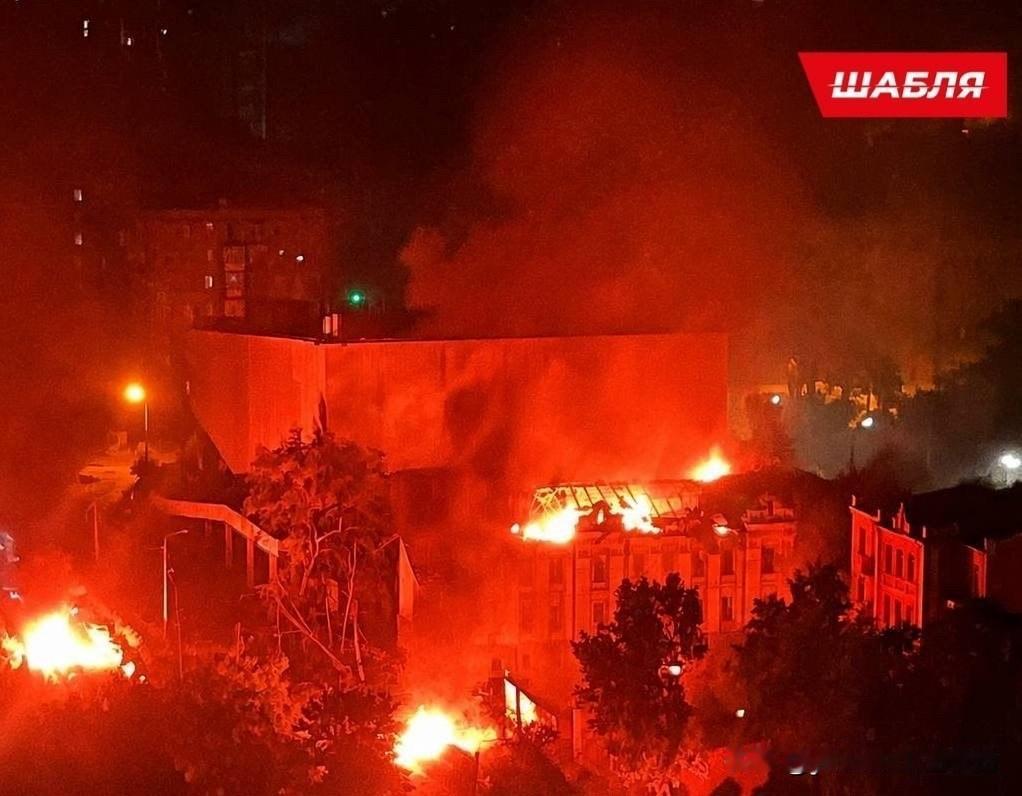 当地时间7月18日晚至19日凌晨，为回应乌军无人机对野莓电商位莫斯科州和坦波夫州
