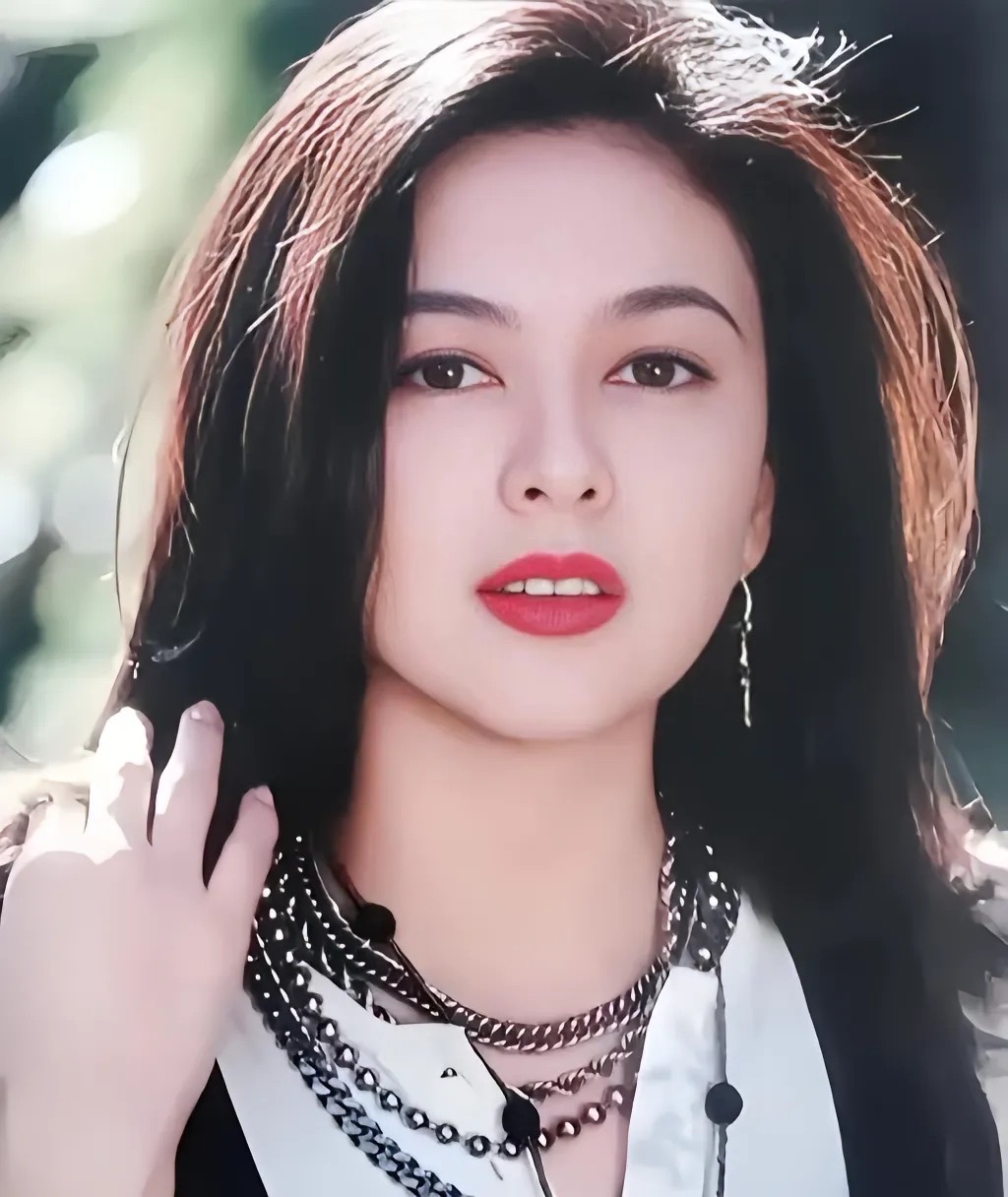 美丽的尽头就是 上镜即毁容…. ​​​