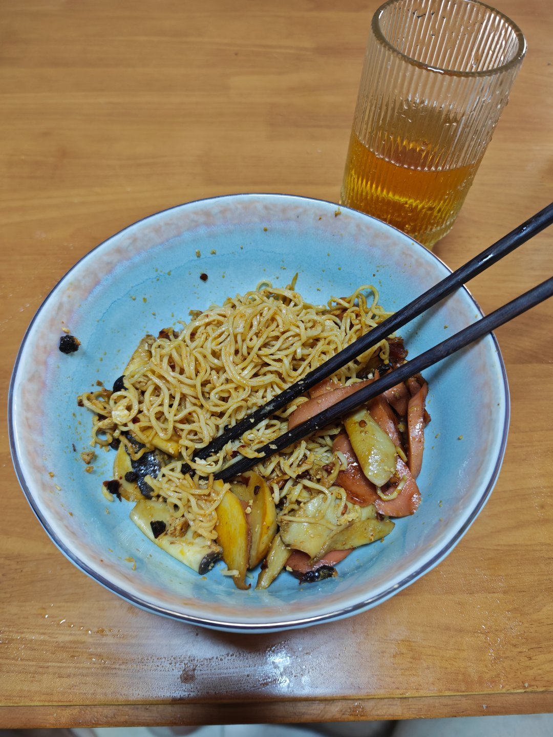 没忍住吃个夜宵吧 ​​​