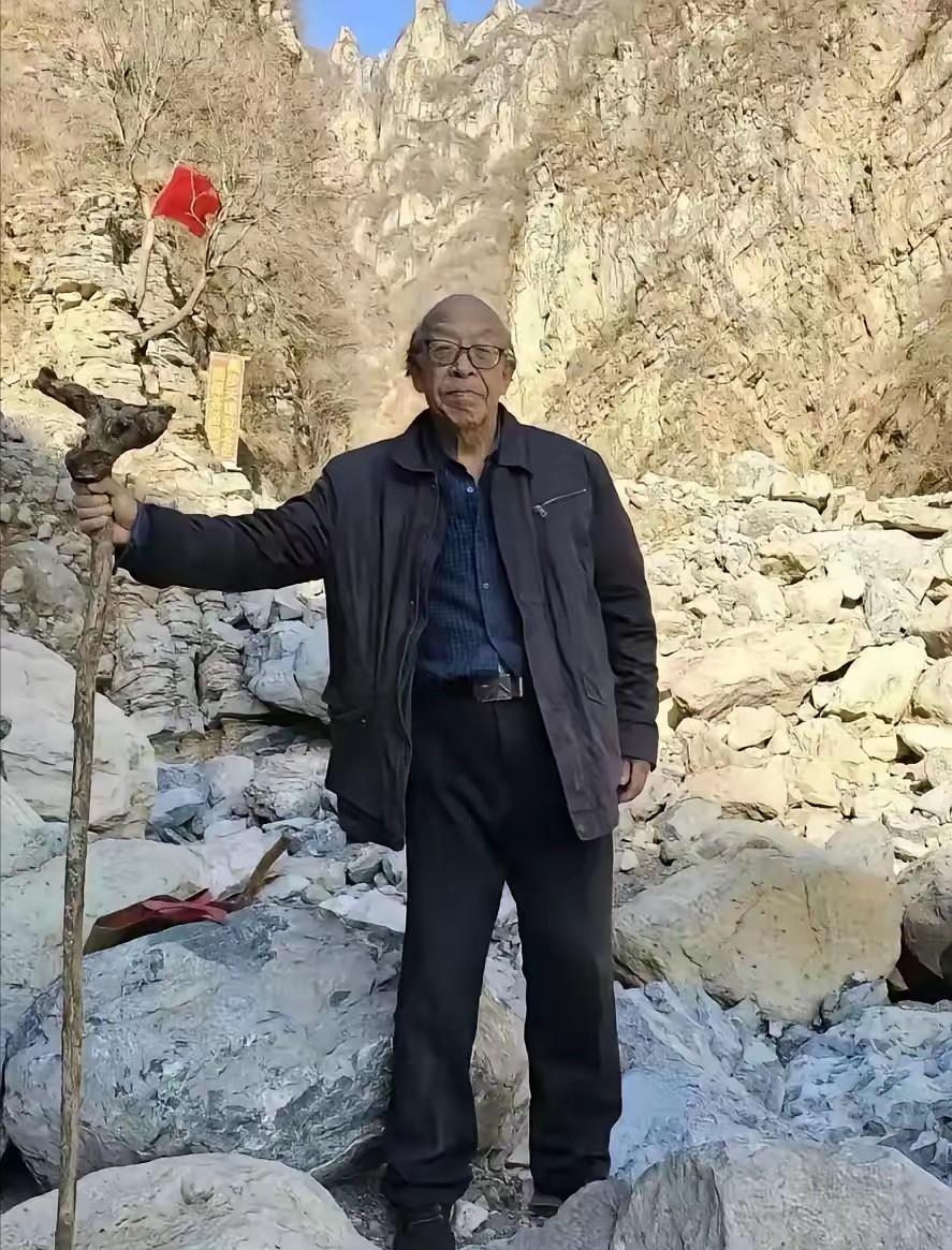 [兔子]“太有毅力了！”河北，一81岁老人退休后为了打发时间，不跳广场舞，不刷手