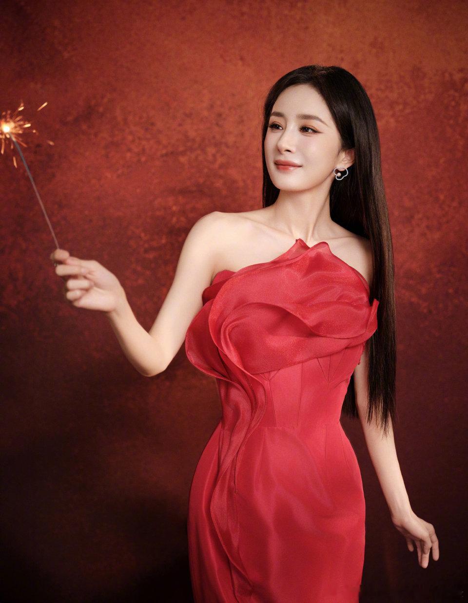 杨幂  🦊杨幂巴黎卡诗全球品牌代言人 有时候，只要那一点点的支持，就能给我好大