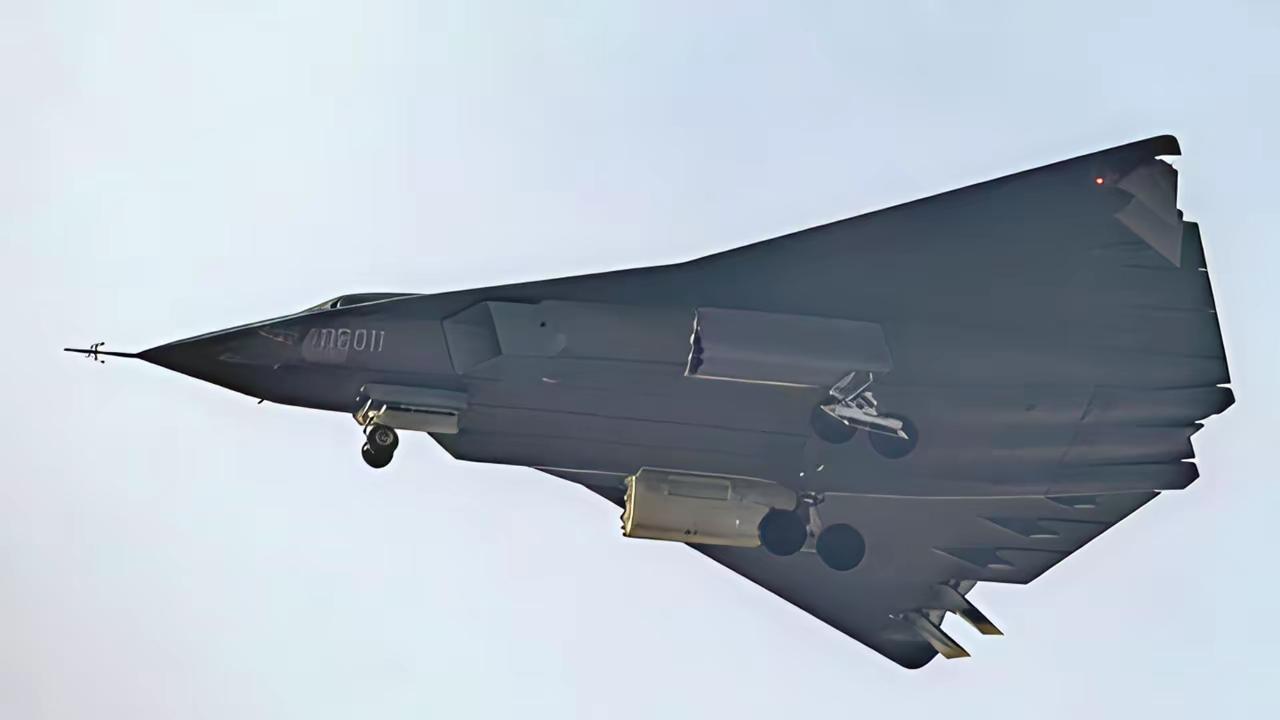 第二架歼-36升空，美媒：美国进度太快，中国急了
11月4日消息，近日，中国第二