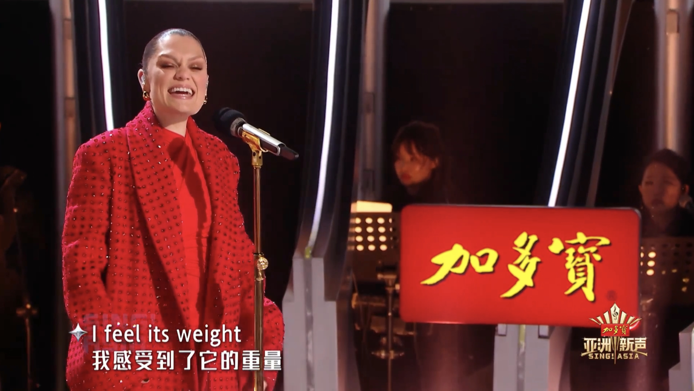 结石姐首唱舞台是格莱美级别的  谁能想到吃着爆辣火鸡面刷《亚洲新声》，被结石姐猝