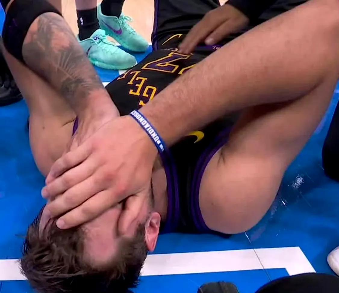 东契奇腿筋二级拉伤
之前以为西部前六最弱的是火箭，现在伤了东77就变成湖人了。没