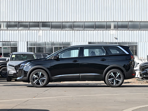 法系车时隔3年重回中国A级车展我觉得是件非常好的事。俗话说：一花独放不是春，百花