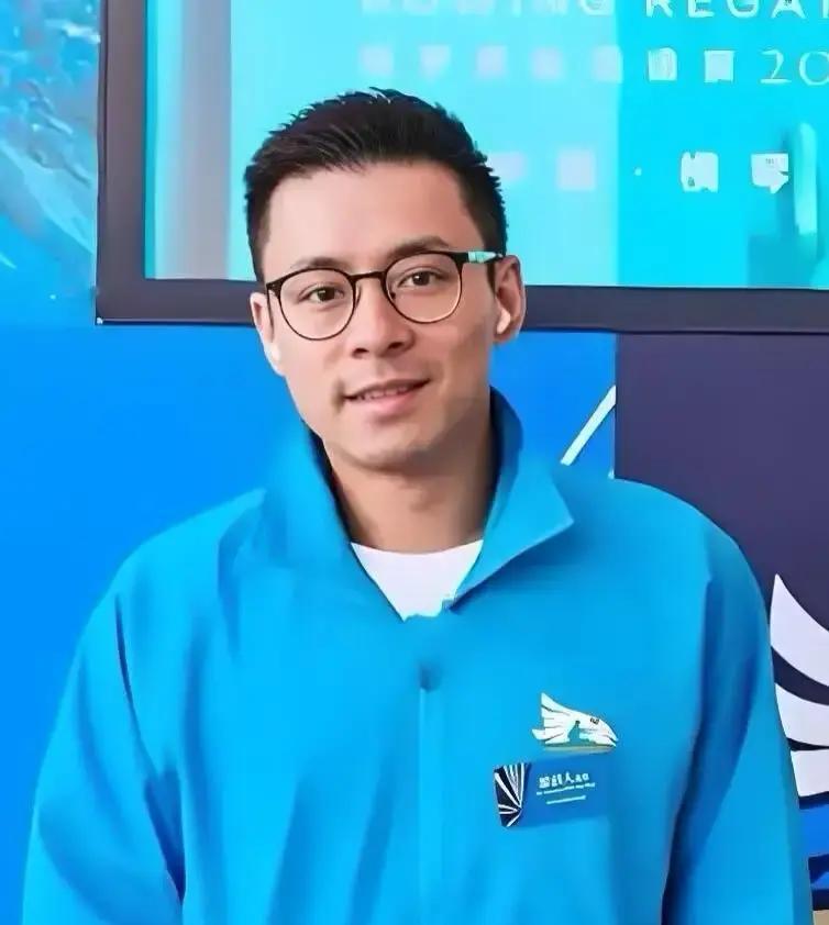 单身38年，霍家老二不急
 
霍启山，38岁，霍英东集团副总裁，单身。哥哥弟弟都